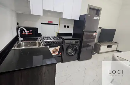 شقة - غرفة نوم - 2 حمامات للايجار في برج روكان B - برج روكان - روكان - دبي لاند - دبي