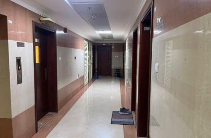 عمارة بالكامل - 8 غرف نوم - 8 حمامات للبيع في القليعة - الشرق - الشارقة