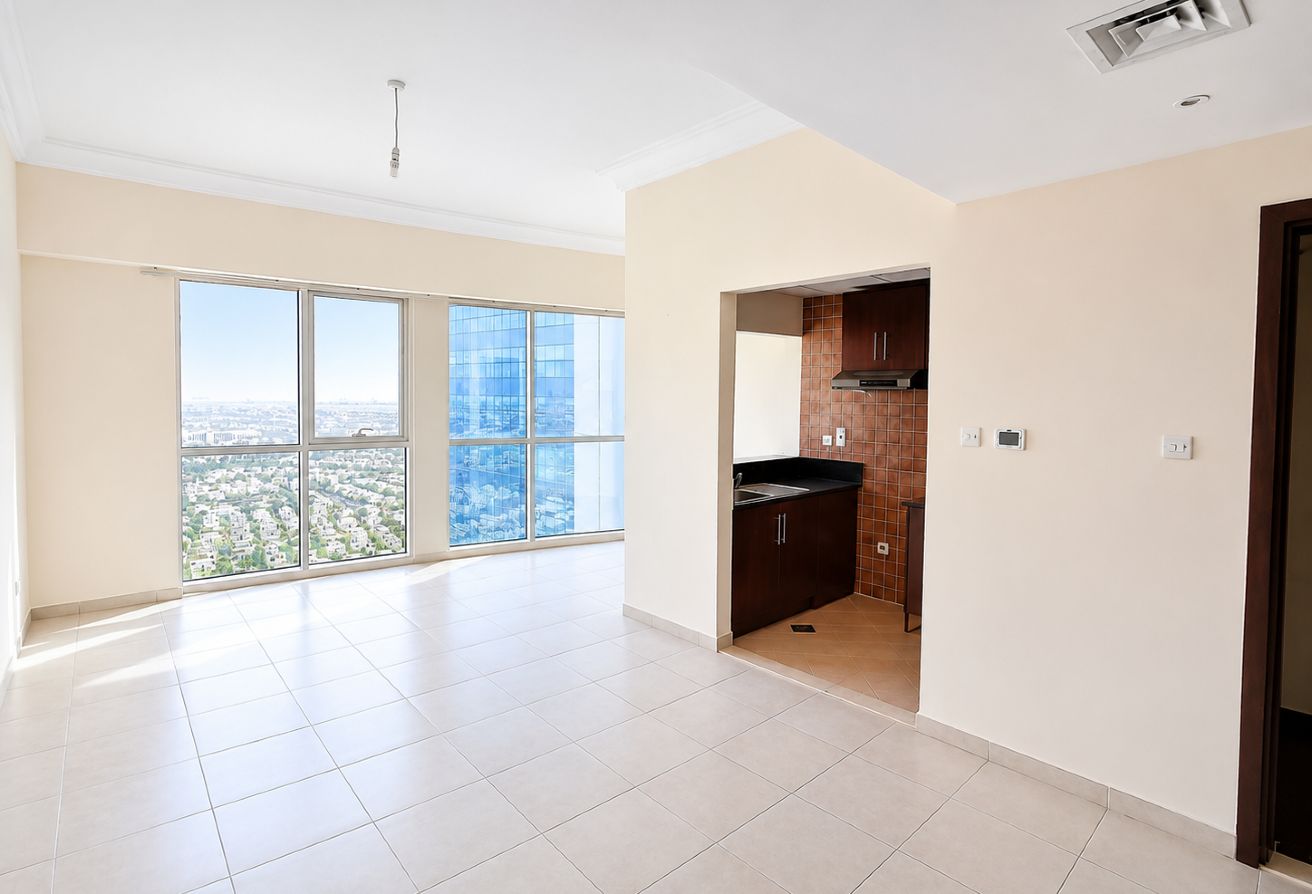 Vacant | Close to metro | High floor