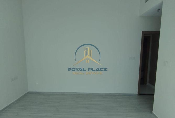 SPACIOUS LAYOUT | DEWA ONLY | LOWEST PRICE photo 3