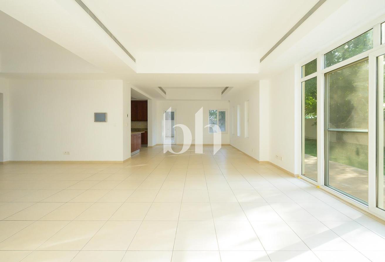 Single Row | Private And Mature Garden | Maids photo 8