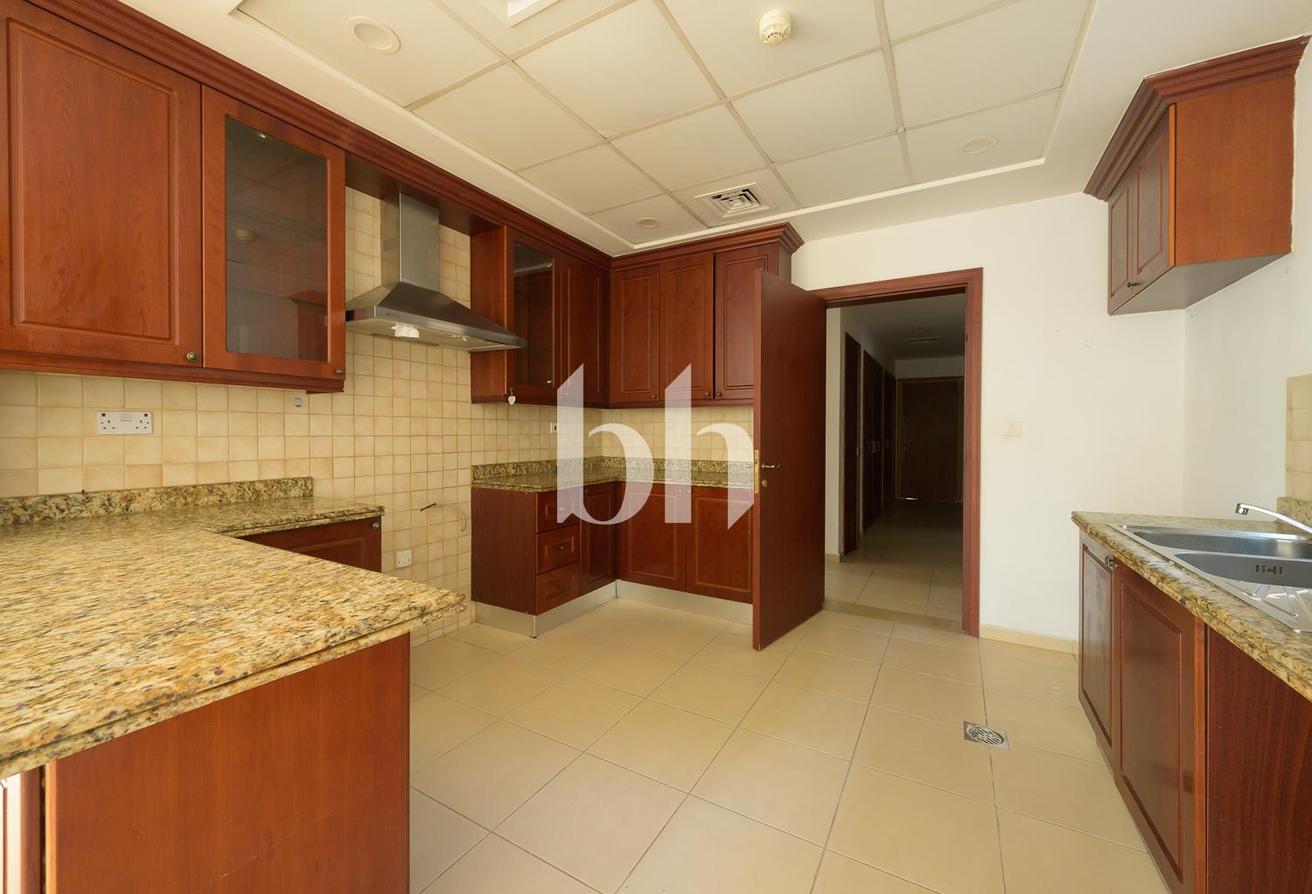 Single Row | Private And Mature Garden | Maids photo 9