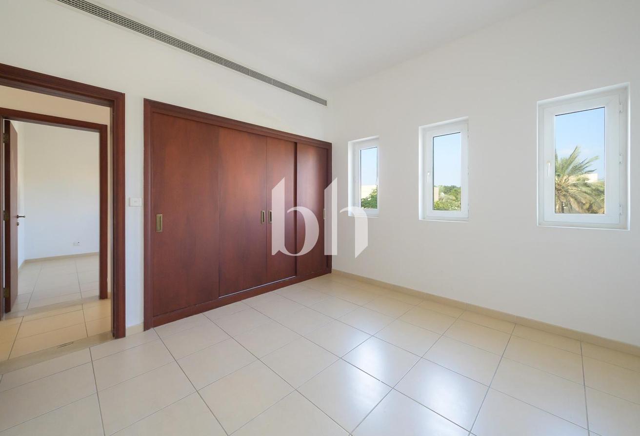 Single Row | Private And Mature Garden | Maids photo 16