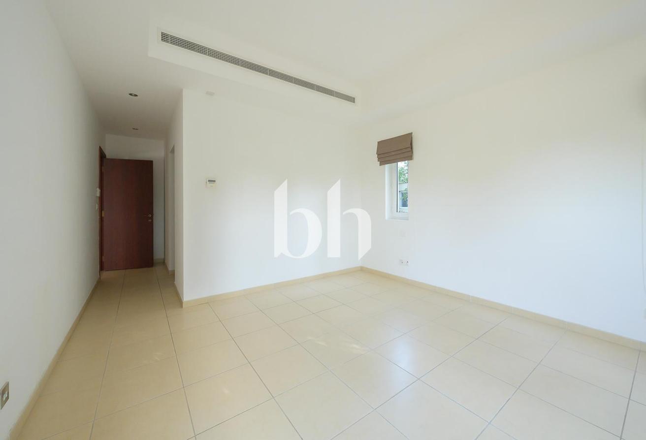 Single Row | Private And Mature Garden | Maids photo 19