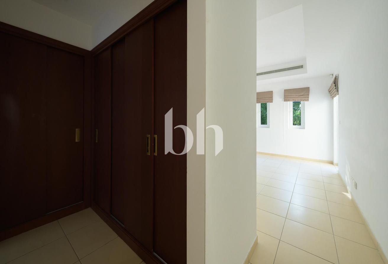 Single Row | Private And Mature Garden | Maids photo 18