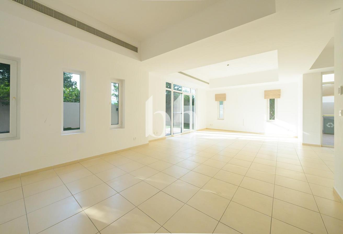 Single Row | Private And Mature Garden | Maids photo 7