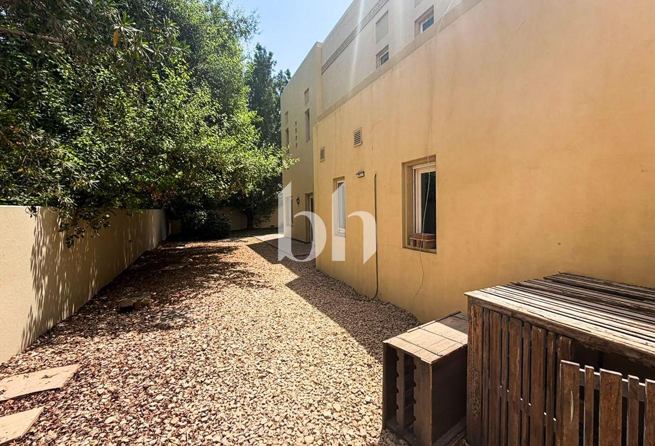 Single Row | Private And Mature Garden | Maids photo 5