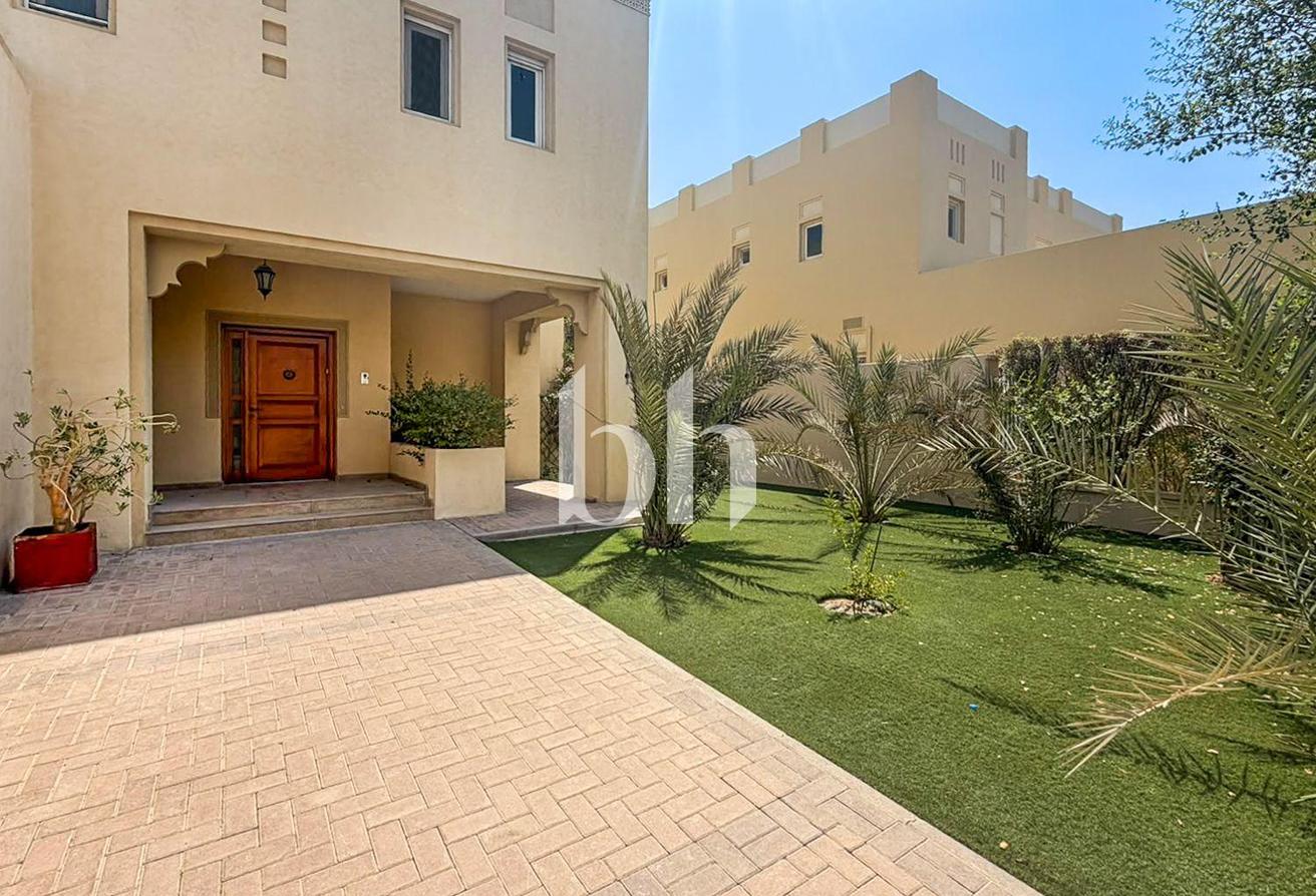 Single Row | Private And Mature Garden | Maids photo 4