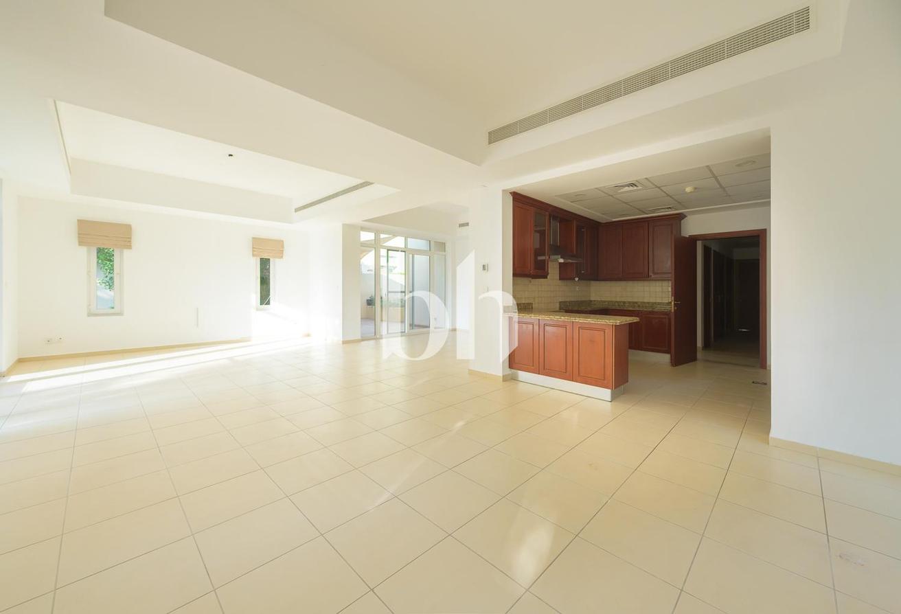 Single Row | Private And Mature Garden | Maids photo 6