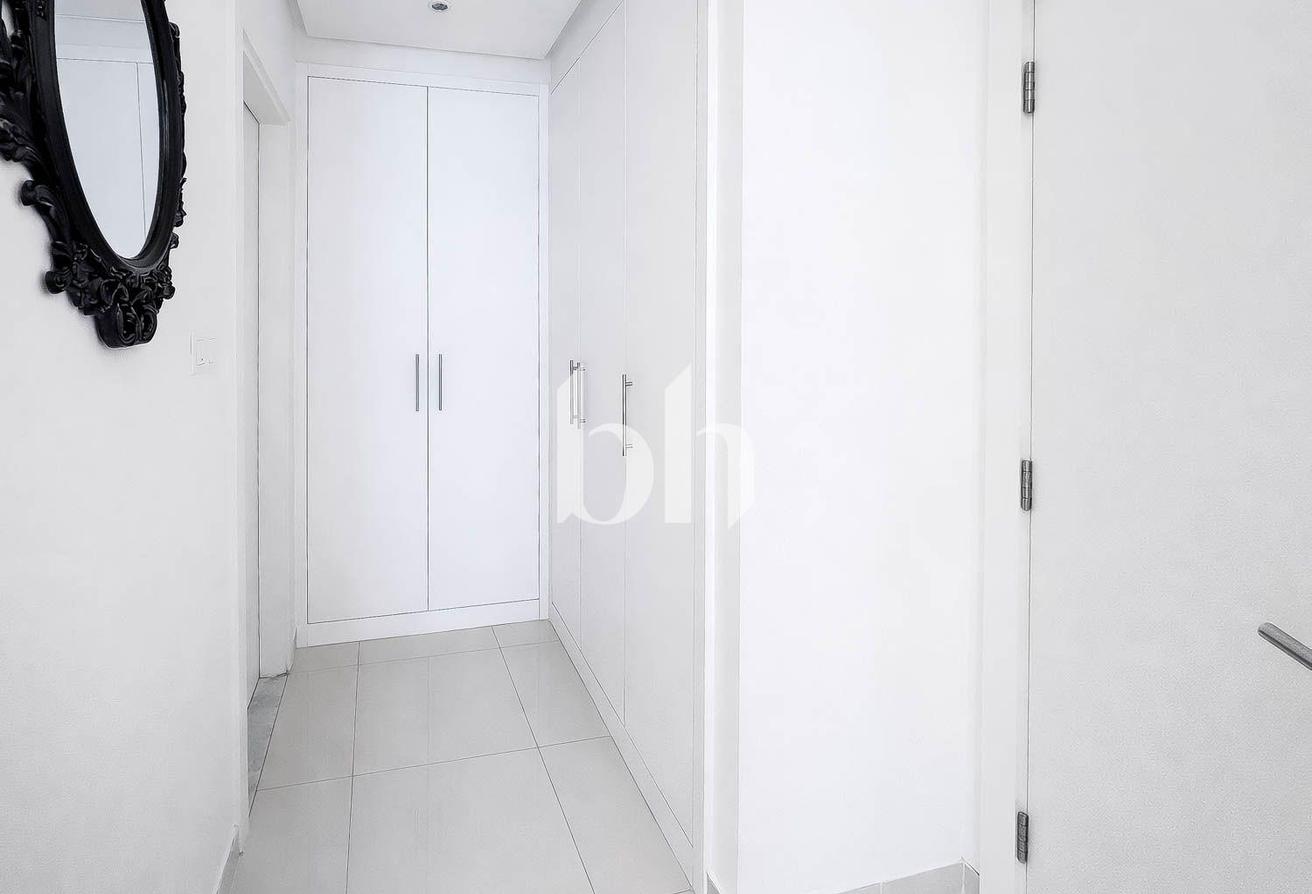 Luxurious Fully Furnished 1 Bed | 12 Cheques photo 8
