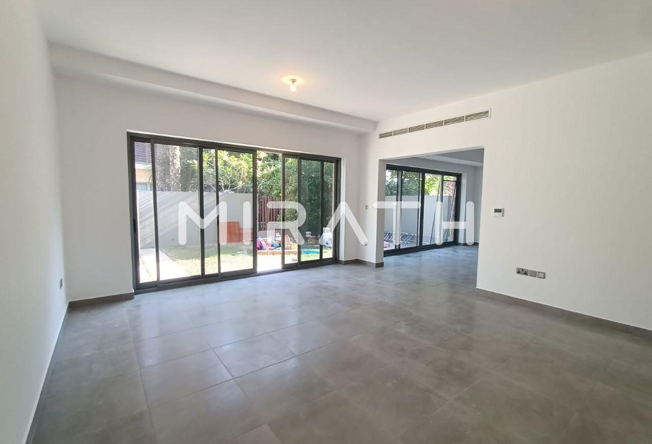 Shared Pool and Gym | Premium| Well Maintained photo 2