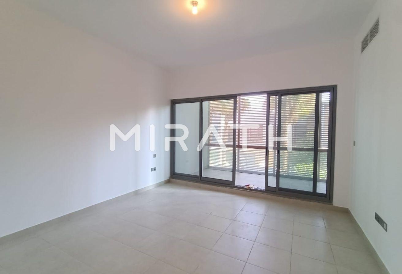 Shared Pool and Gym | Premium| Well Maintained photo 4