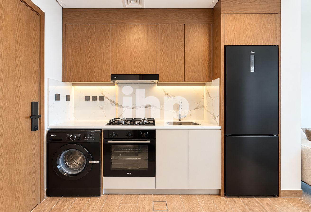 High Floor| Exclusive| Furnished| Multiple cheques photo 8