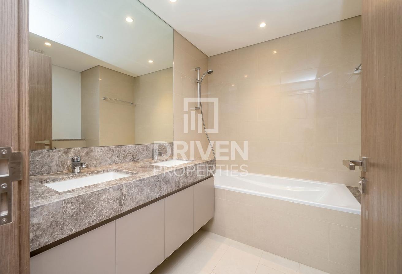 High Floor | Boulevard View | Ready to move in photo 10