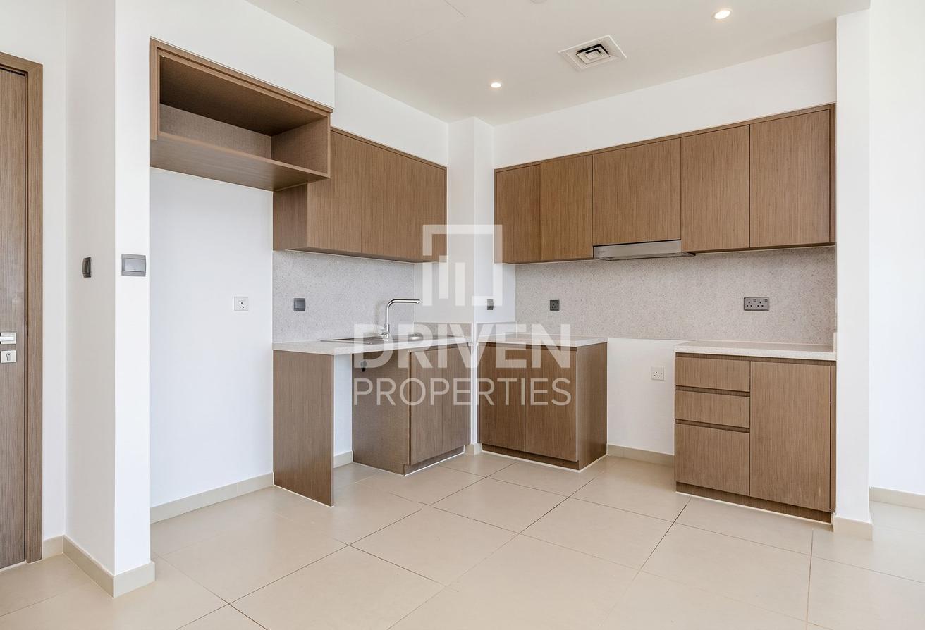 High Floor | Boulevard View | Ready to move in photo 5