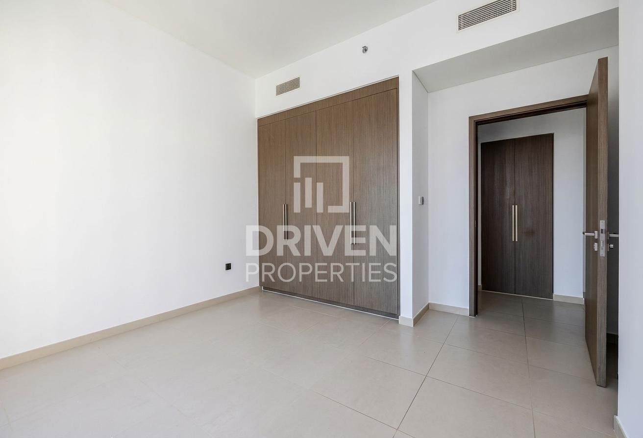 High Floor | Boulevard View | Ready to move in photo 9
