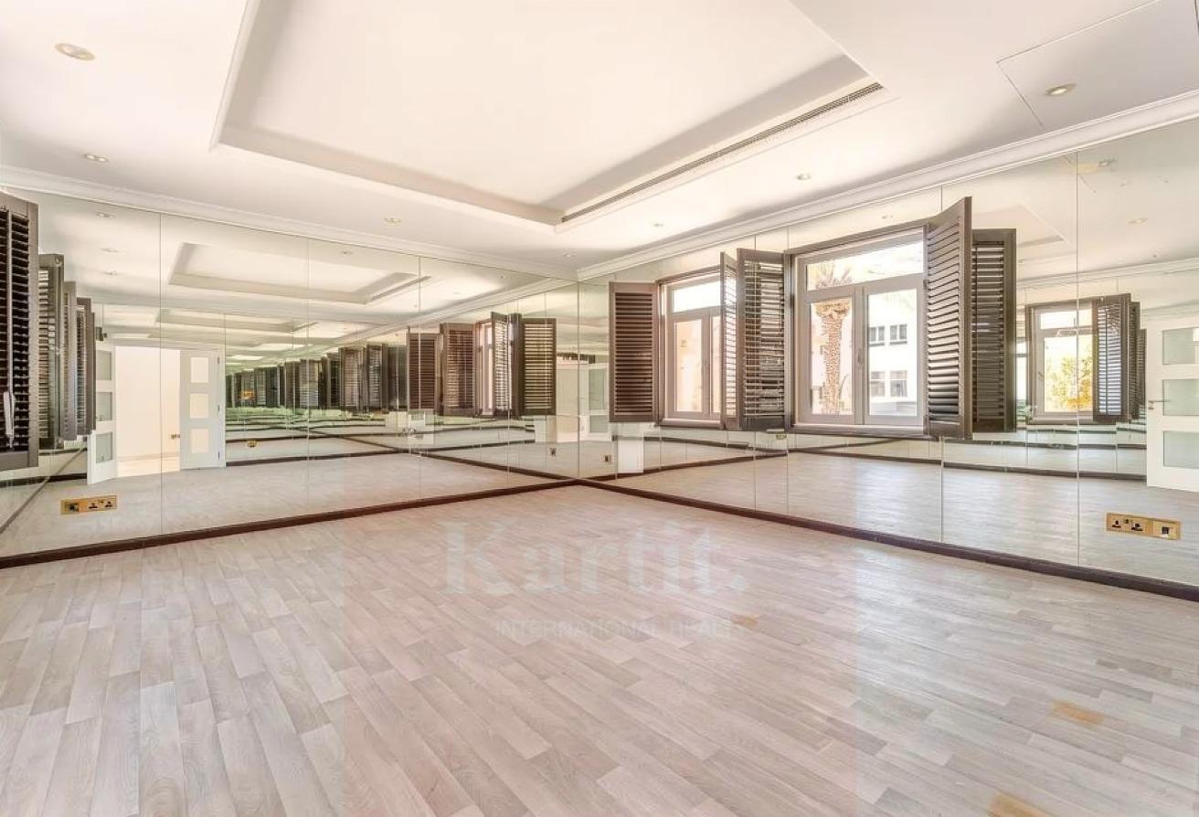 Stunning 5BR Beachfront | G+2 villa | Private Pool photo 4