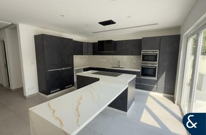 Villa - 4 - 5 for rent in Meadows 1 - Meadows - Dubai