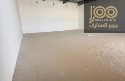 Warehouse - Studio - 2 Bathrooms for rent in Umm Al Thuoob - Umm Al Quwain