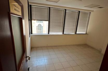 Co-working space - Studio - 1 for rent in Al Marwa Tower 1 - Al Marwa Towers - Cornich Al Buhaira - Sharjah