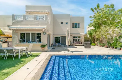 Villa - 5 Bedrooms - 4 Bathrooms for rent in Meadows 2 - Meadows - Dubai