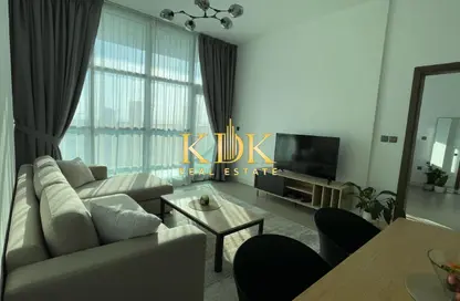 شقة - غرفة نوم - 2 حمامات للايجار في شقق لا ريفييرا - منطقة 15 - قرية جميرا الدائرية - دبي