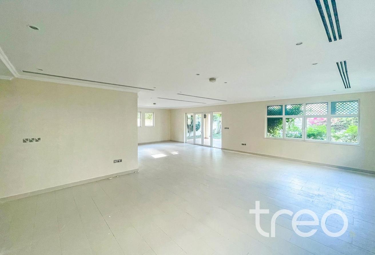 Prime Location | 4 Bed Large | Quiet Area photo 4