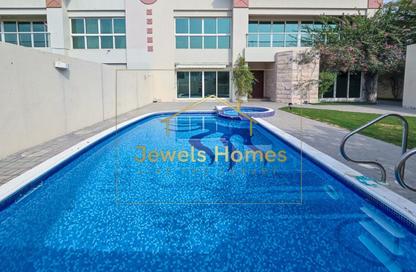 Villa - 5 Bedrooms - 4 Bathrooms for rent in Jumeirah 2 - Jumeirah - Dubai
