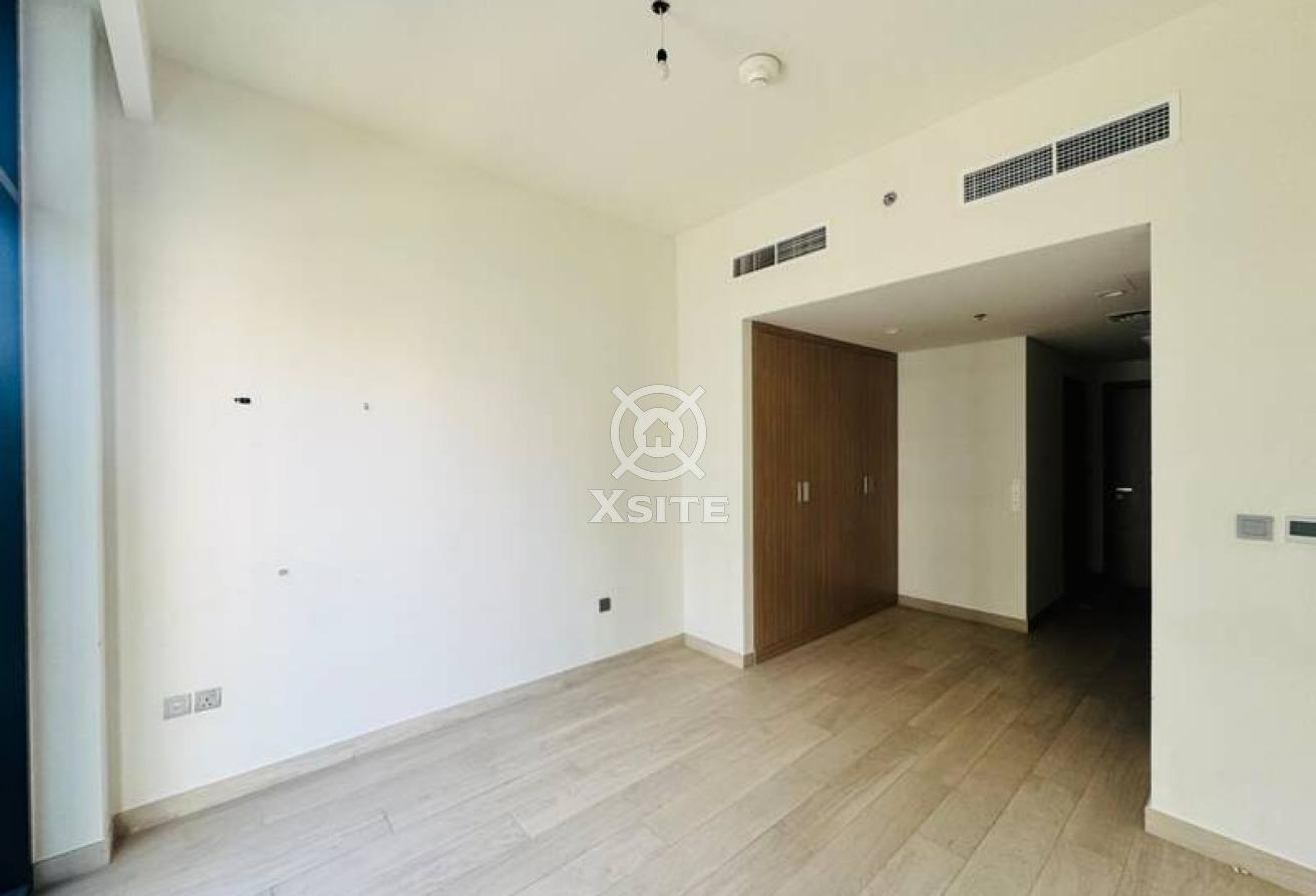 Lavish Studio | Unfurnished | Pool View photo 3