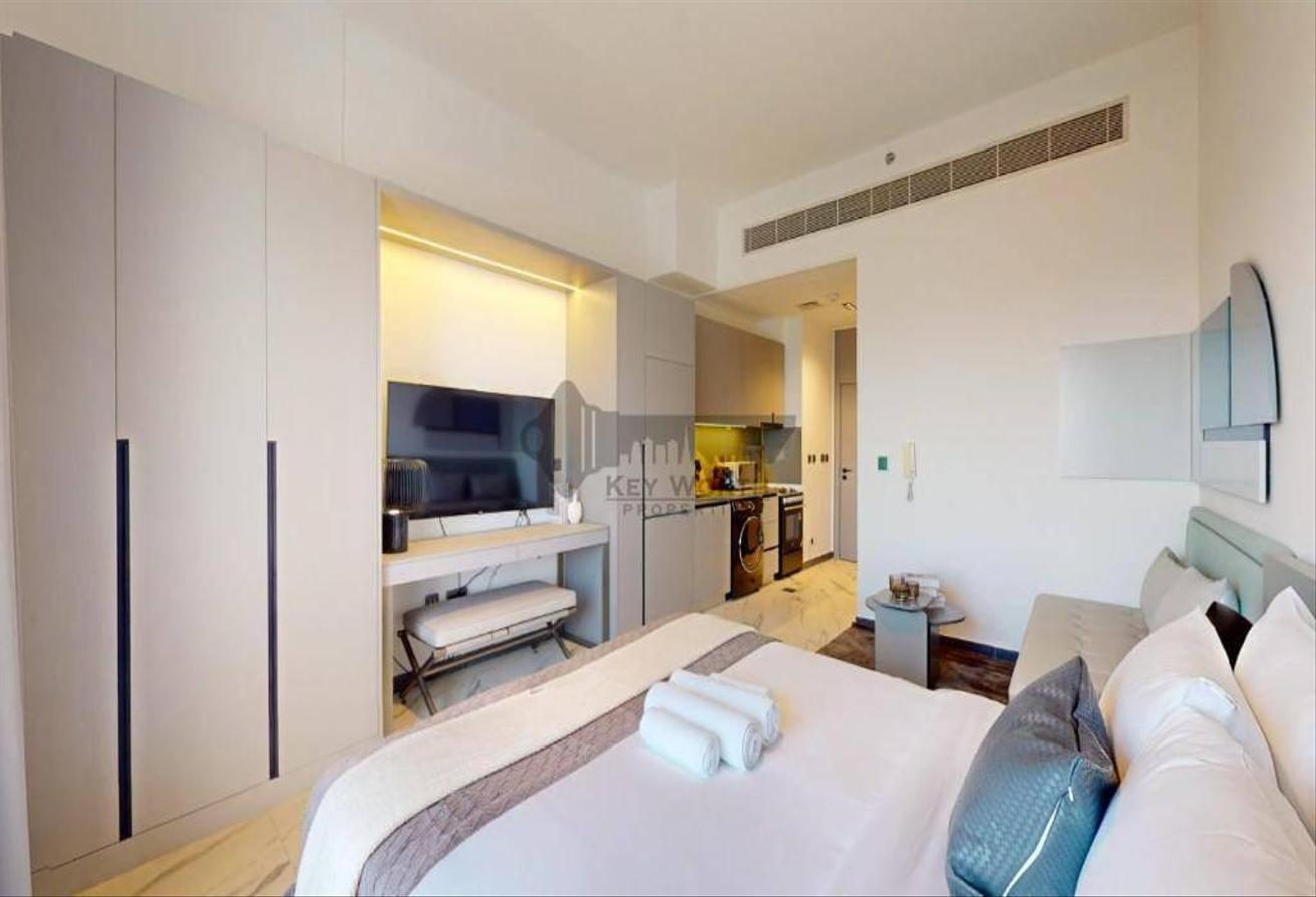Furnished Studio | Community view | Mid Floor photo 4
