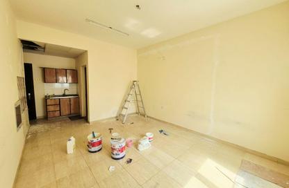 Apartment - Studio - 1 Bathroom for rent in Muwailih Building - Muwaileh - Sharjah