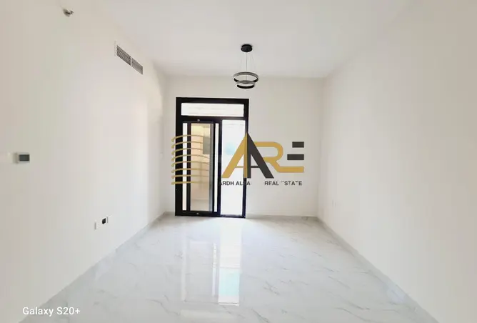 104242990 - Property Image 2