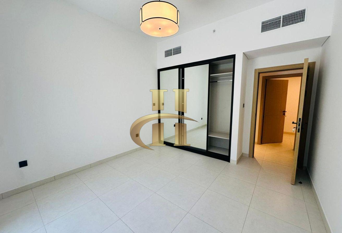 Stunning | Massive 2 BHK + Maid | With Terrace photo 5