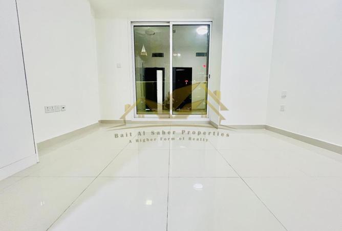 2 BR Apartment in Al Satwa with Water Views photo 3
