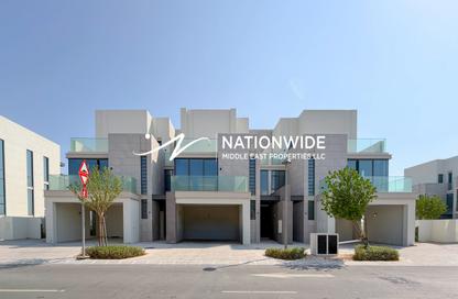Townhouse - 4 - 5 for rent in Marsa Al Jubail - Al Jubail Island - Abu Dhabi