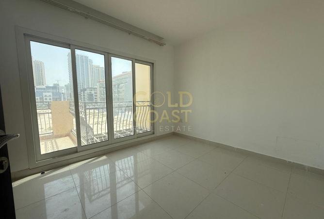 74232331 - Property Image 3