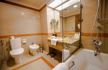 Apartment - Studio - 1 Bathroom for rent in Tourist Club Area - Abu Dhabi