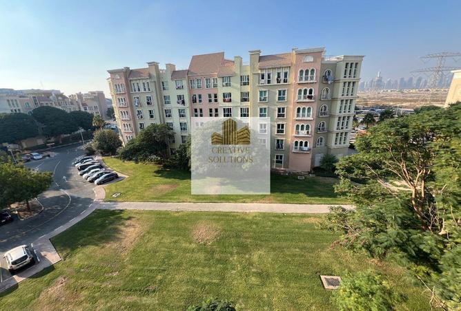 استوديو XXL جاهز للانتقال بالقرب من المترو مع إطلالة على الحديقة