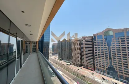 شقة - 4 غرف نوم - 5 حمامات للايجار في يونايتد سكوير - الخالدية - أبوظبي