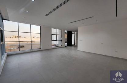 Villa - 5 - 6 for rent in Al Aweer 1 - Al Aweer - Dubai