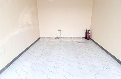 Shop - Studio for rent in Naif - Deira - Dubai