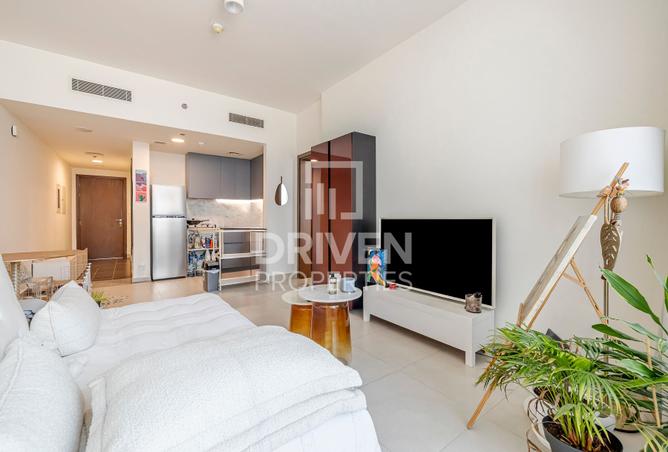 Bright Unit with Spacious Balcony | Park View