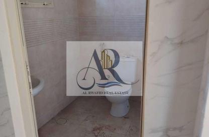 Warehouse - Studio - 2 Bathrooms for rent in Umm Al Thuoob - Umm Al Quwain