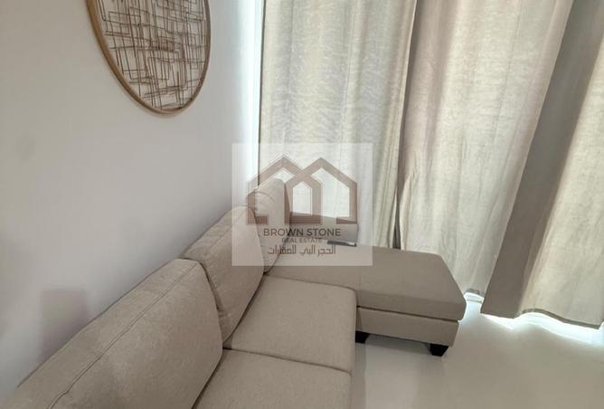 BRIGHT ONE BEDROOM | FURNISHED |LAGOON VIEW photo 3