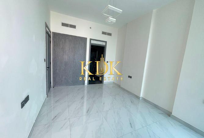 Premium 1 BR | Bright & Spacious | Best Living photo 3