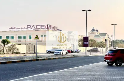 شقة - 2 غرف نوم - 3 حمامات للايجار في مجمع مويلح - تجارية مويلح - الشارقة