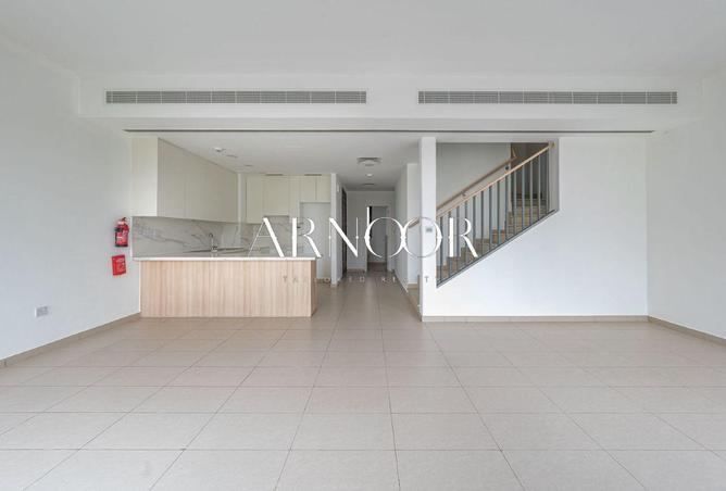 Single Row | Landscaped | 3BR + Maid photo 3