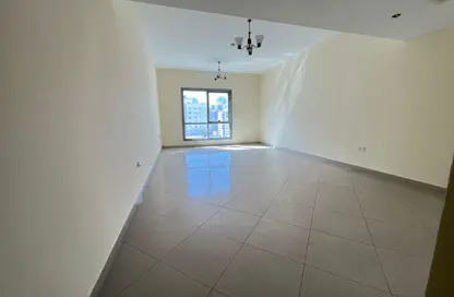 شقة - 2 غرف نوم - 2 حمامات للايجار في شارع التعاون الجديد - التعاون - الشارقة