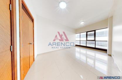 Apartment - 3 Bedrooms - 3 Bathrooms for rent in Golden Sands 9 - Al Mankhool - Bur Dubai - Dubai