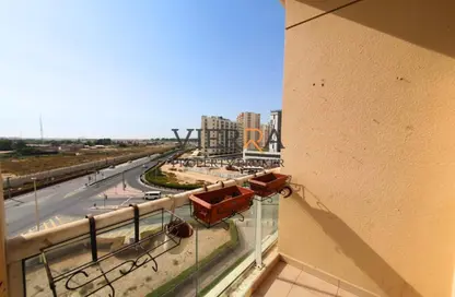 Apartment - 2 Bedrooms - 3 Bathrooms for sale in Shams - Queue Point - Liwan - Dubai Land - Dubai